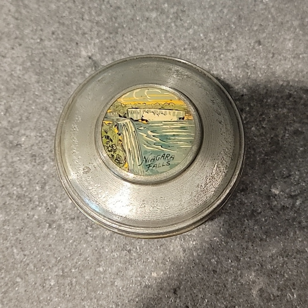 Vintage Niagara Falls Souvenir‎ Tin Box
